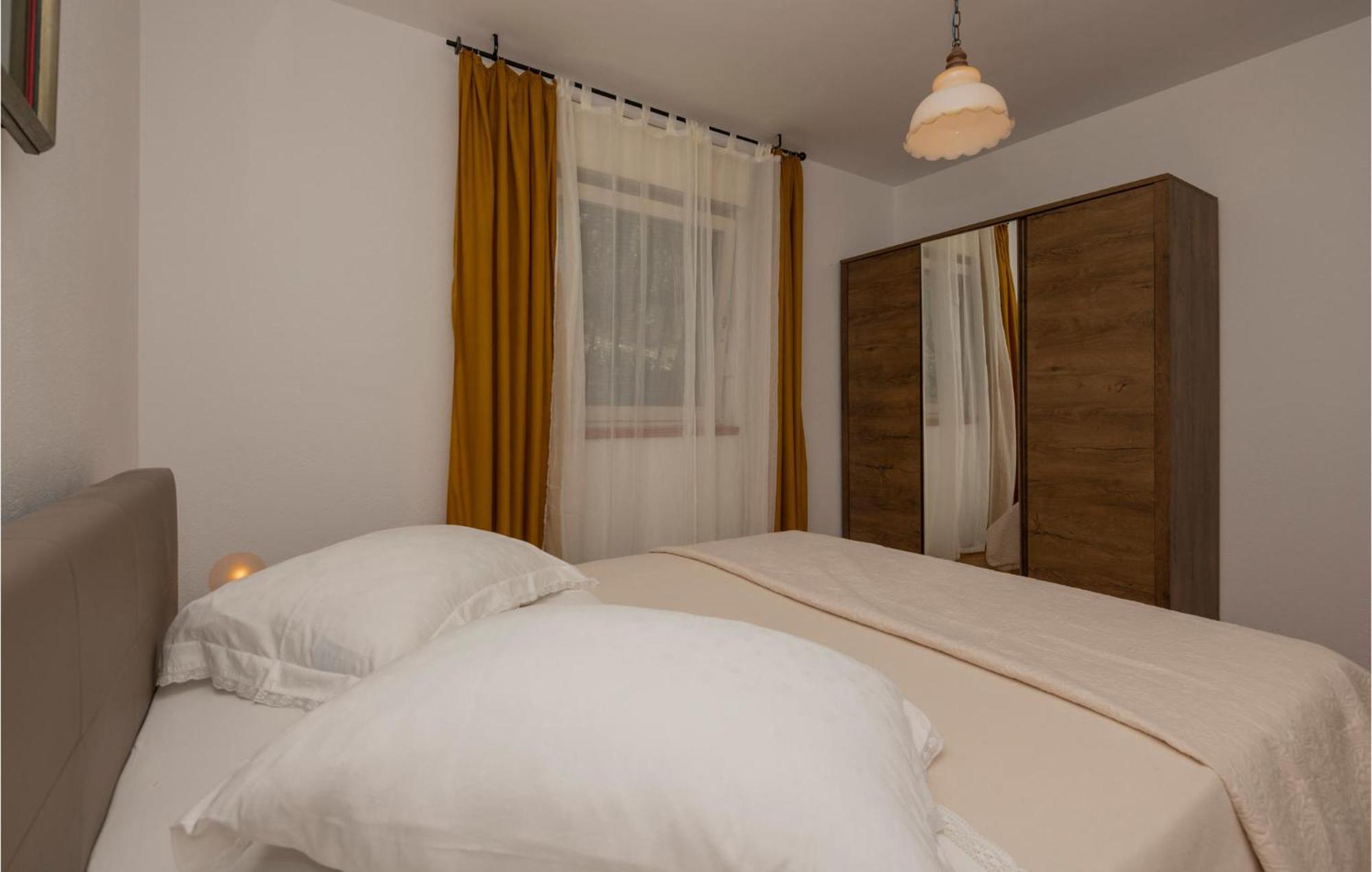 Nice Apartment In Tucepi With Wifi Luaran gambar