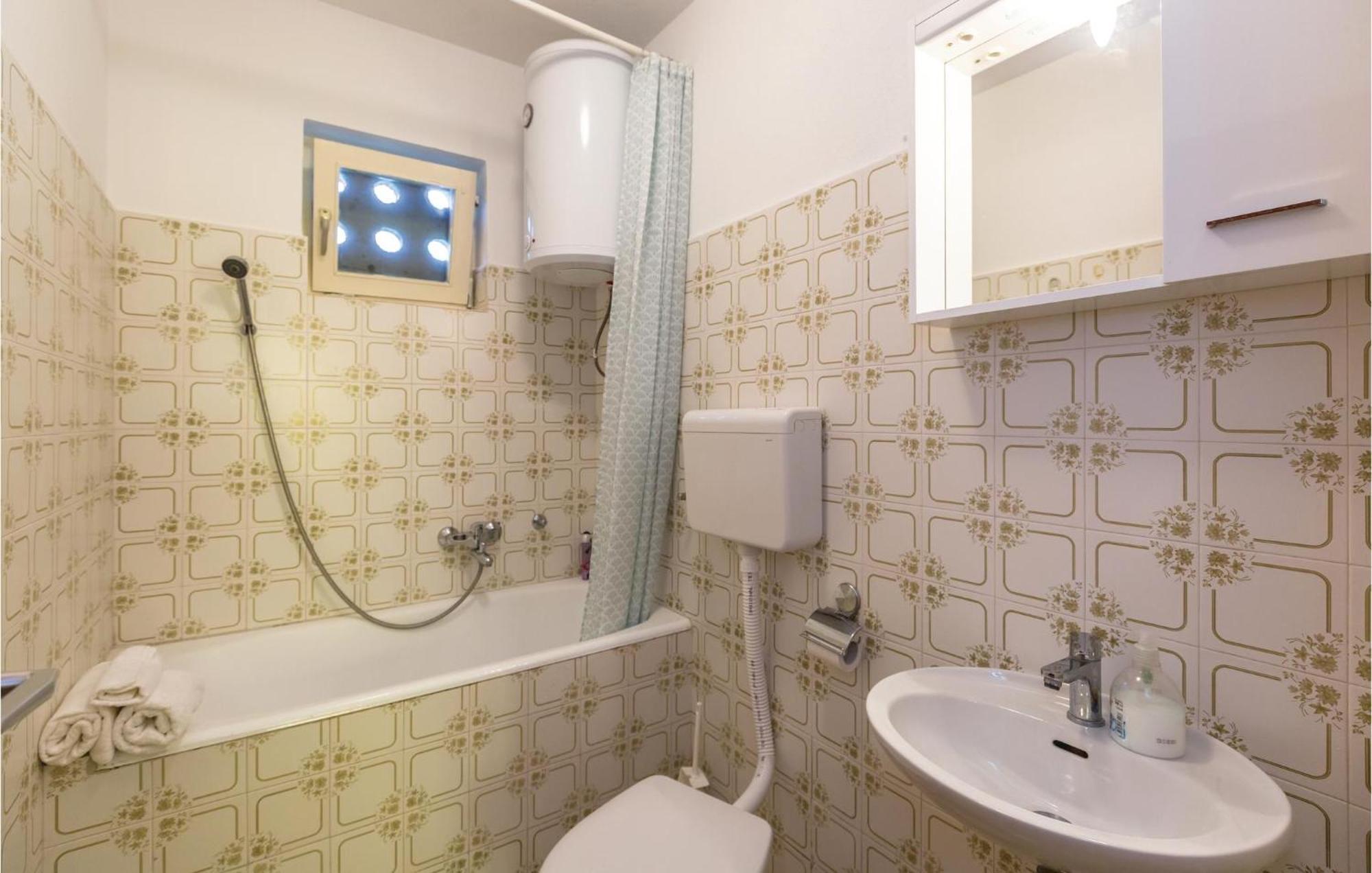 Nice Apartment In Tucepi With Wifi Luaran gambar