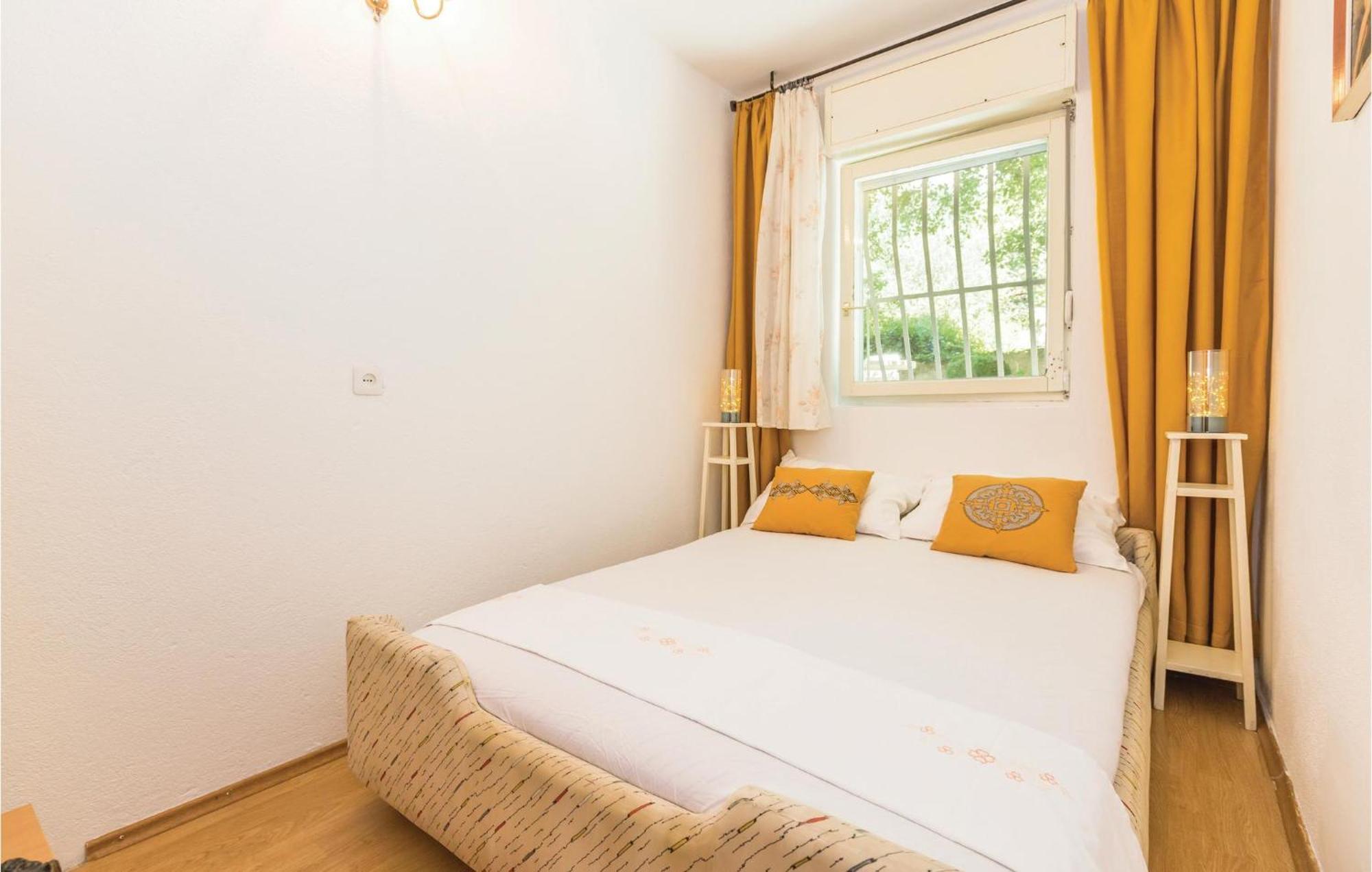 Nice Apartment In Tucepi With Wifi Luaran gambar