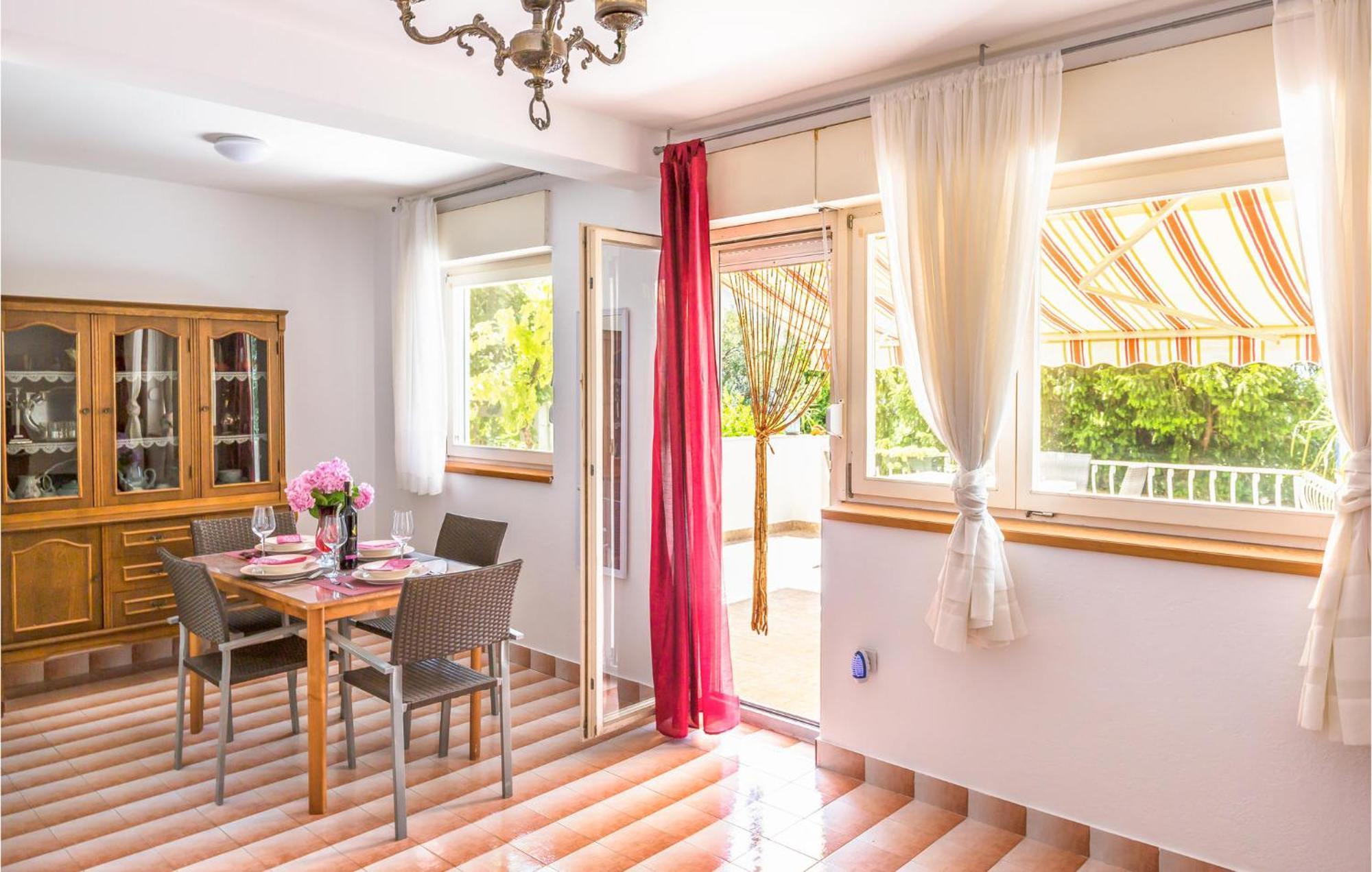 Nice Apartment In Tucepi With Wifi Luaran gambar