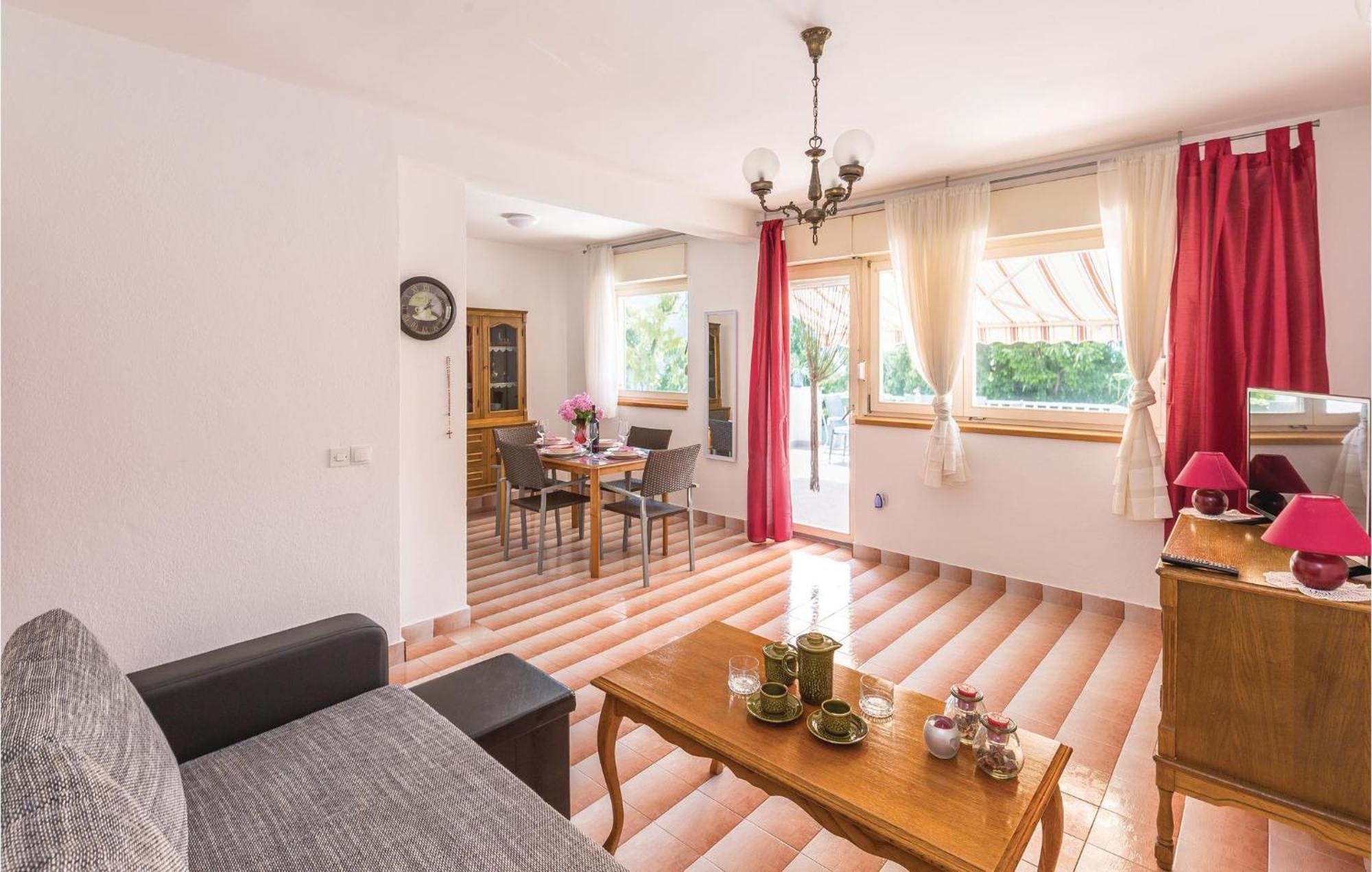 Nice Apartment In Tucepi With Wifi Luaran gambar