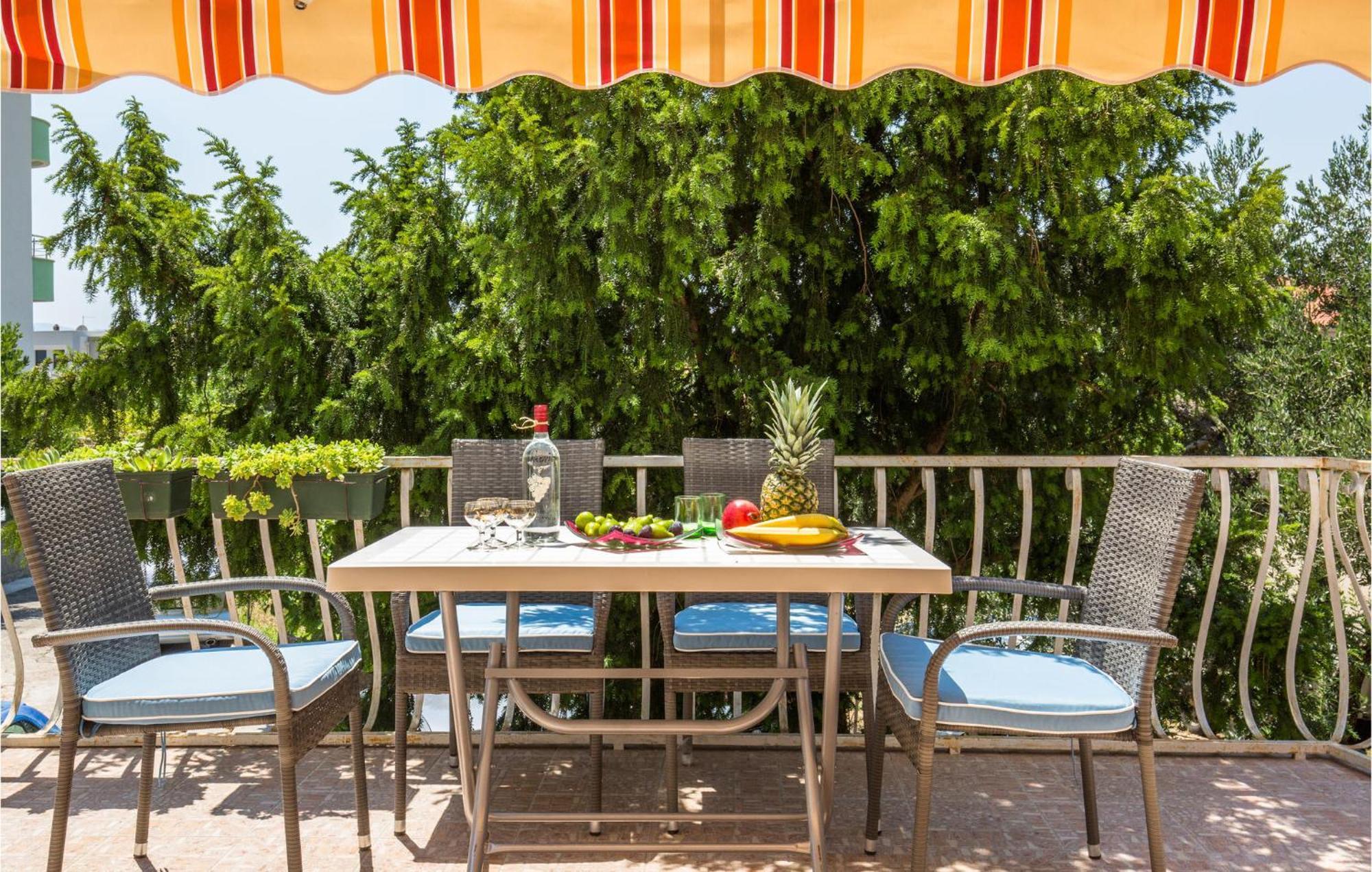 Nice Apartment In Tucepi With Wifi Luaran gambar