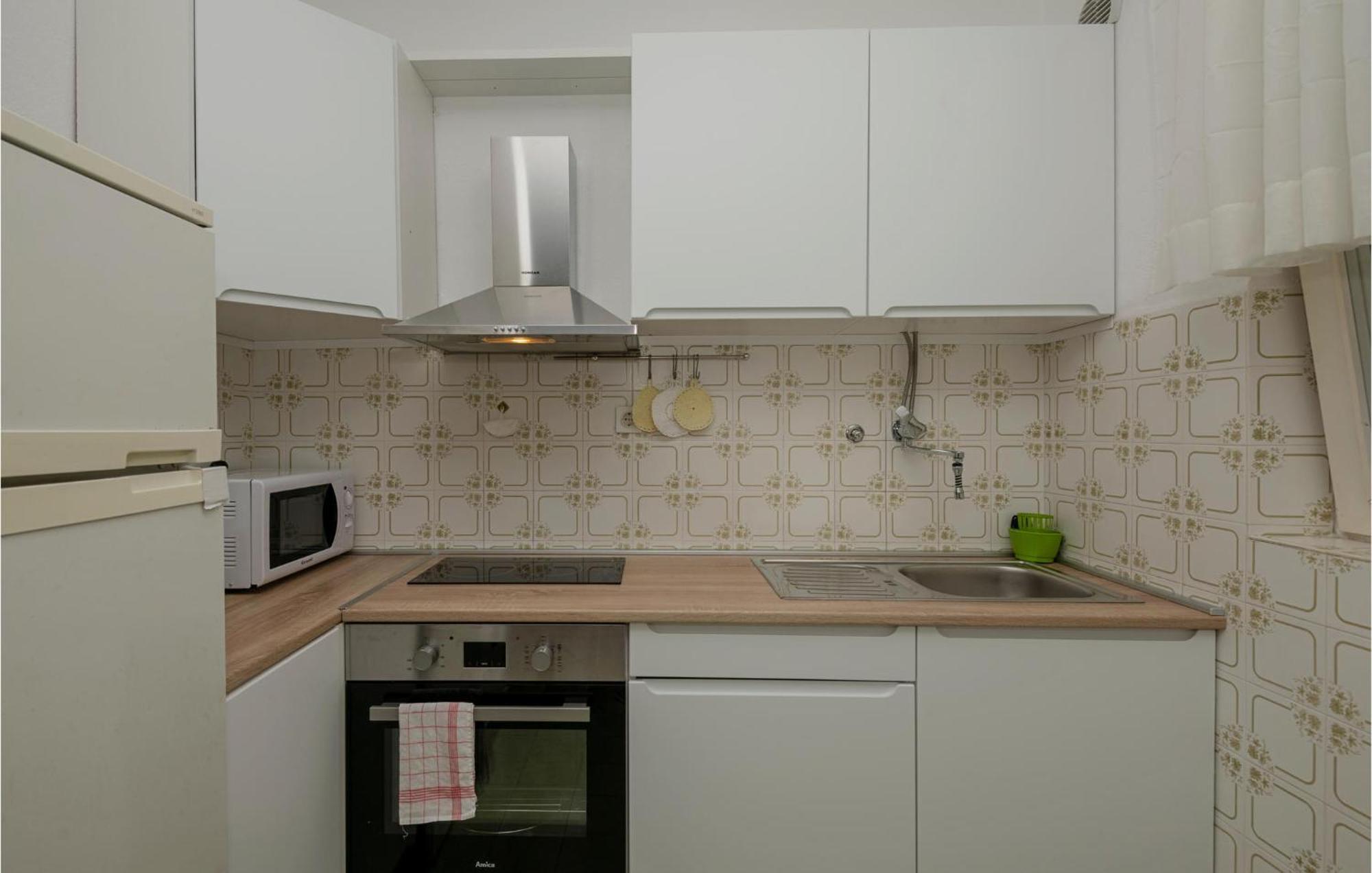 Nice Apartment In Tucepi With Wifi Luaran gambar
